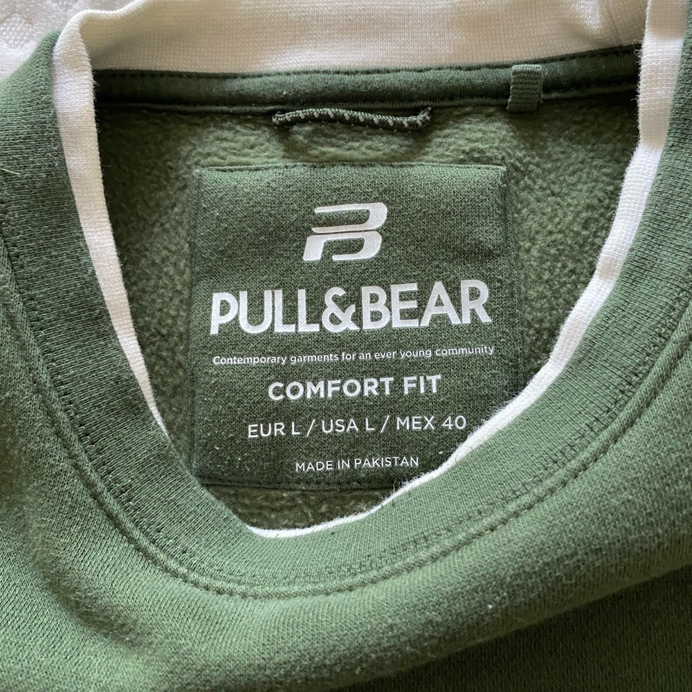 Pull&Bear Men's Olive Crewneck Sweater